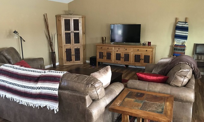 Tucson House | Close proximity to U of A, home w/POOL, sleeps 6!