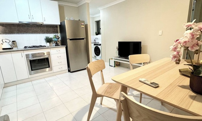 St James Villa | Close to Airport; CBD；Walk to Curtin; 4X2 house