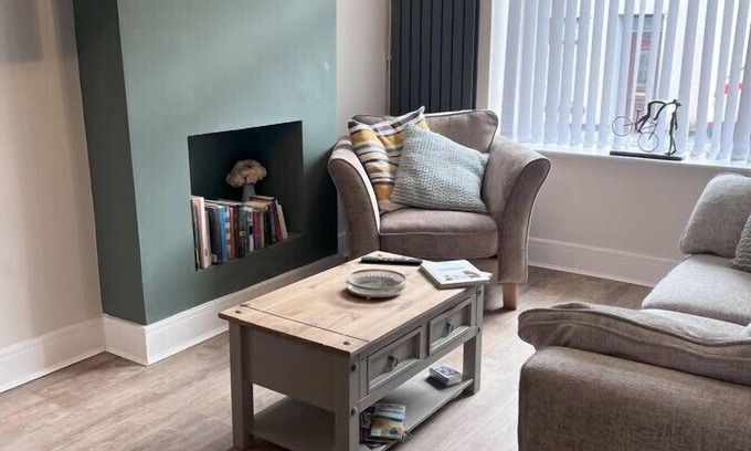 Merthyr Tydfil House | Close to BPW and Brecon Beacons