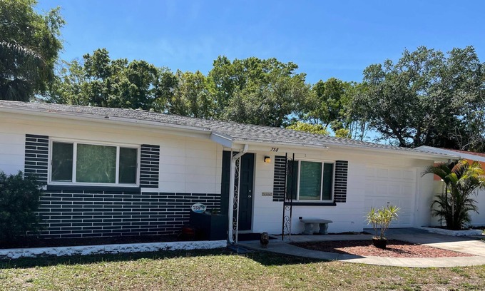 Fossil Park House | Close to Downtown St. Pete