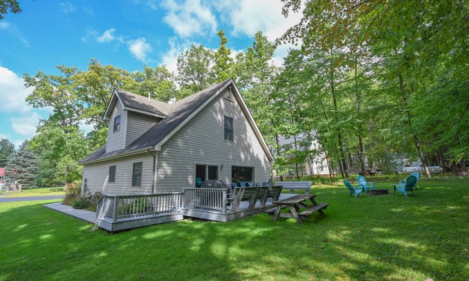 Thayerville Cottage | Close to everything DCL, fun for the whole family