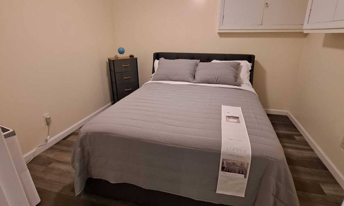 Edenwald Apartment | Close to everything NYC. A bus ride, subway, movie Centre, and shopping mall.