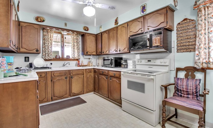 Niagara Falls House | Close to Fall Charming 3-bedroom House with AC and WiFi in amazing Niagara Falls
