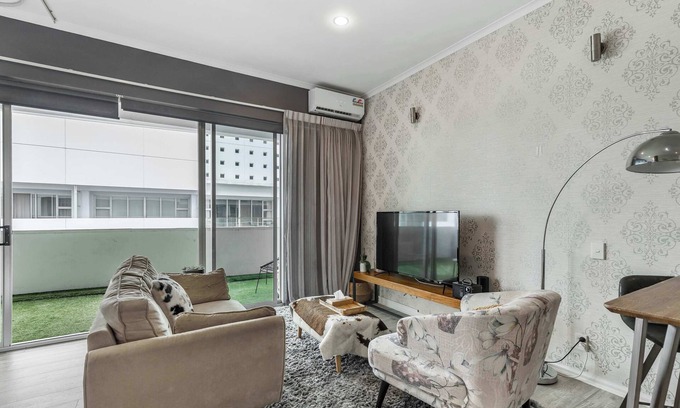 Auckland Central Business District Apartment | Close to Ferry! Viaduct Studio with a Balcony by Zodiak Stays