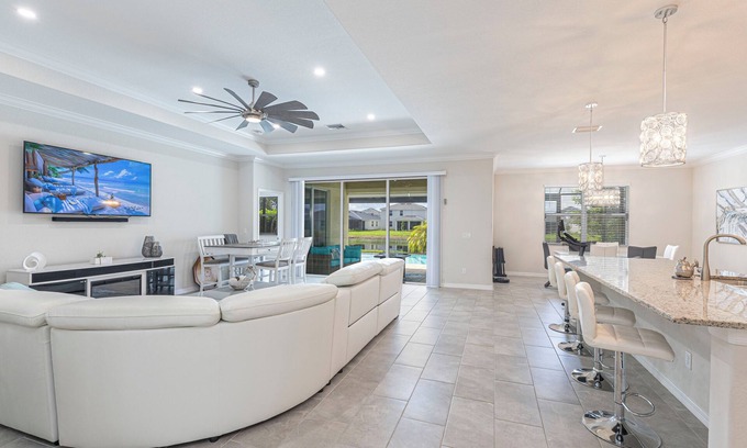 Rural Estates House | Close to Grocery - 30 minutes to Beach- Salt Pool/Hot Tub !