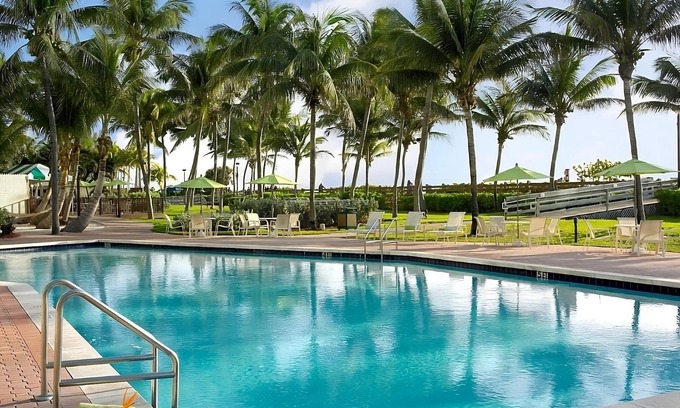 Mid Beach Hotel | Close to Miami Beach! 2 Comfortable Units, Outdoor Pool, Lummus Park Beach