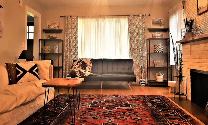 Roseland House | CLOSE TO NOTRE DAME, ST. MARY'S, AND HOLY CROSS COLLEGES!