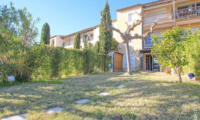 Port Grimaud Apartment | Close to the beach 2 Bedrooms flat with garden