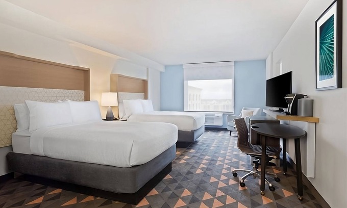 Florida Center House | Close to Top Attraction in Town! Family-friendly Room w/2 Double Beds, Parking