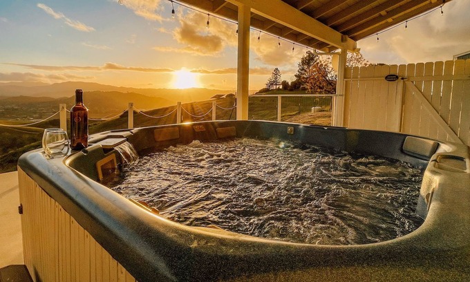 Templeton House | Close to Wineries/Hot Tub/Vineyard View/Dog Okay!