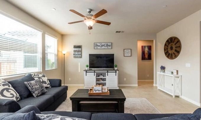 Raisin House | Clovis House, Sleeps 10, Hammock, Covered Patio, Game Table