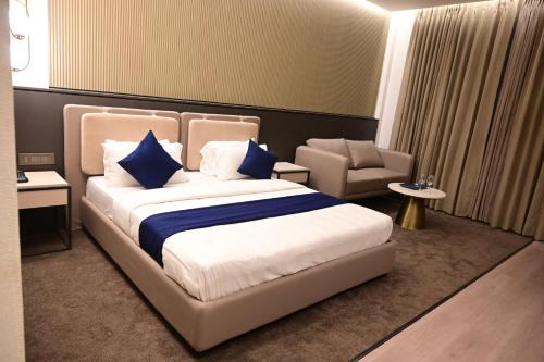 Pune Hotel | Club Charholi
