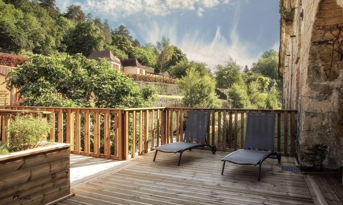 Les Eyzies Cabin | Cozy gite with its own garden in the center of the Dordogne