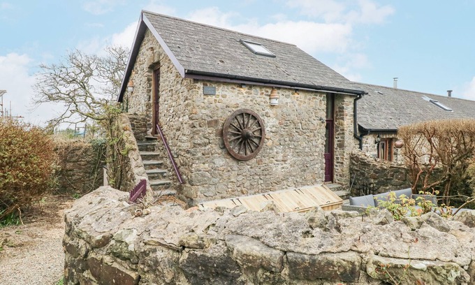 Haverfordwest Cottage | COACH HOUSE, pet friendly, character holiday cottage in Broad Haven