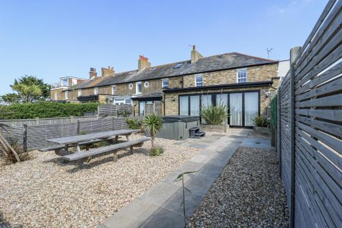 Swalecliffe House | Coast Guard House