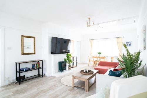 Sandbanks House | Coastal 4-Bed Family Retreat in Sandbanks