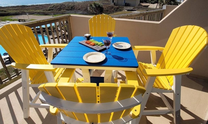 Port Aransas Condo | Coastal Calm | Split level condo with ocean views