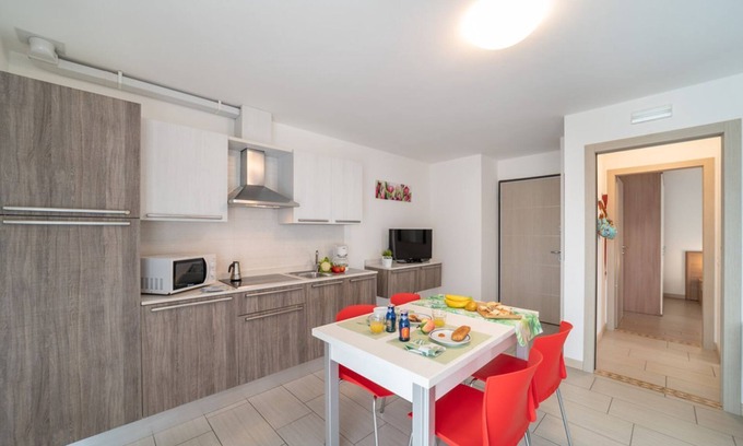 Lignano Sabbiadoro Apartment | Coastal Charm – 400m from the Beach