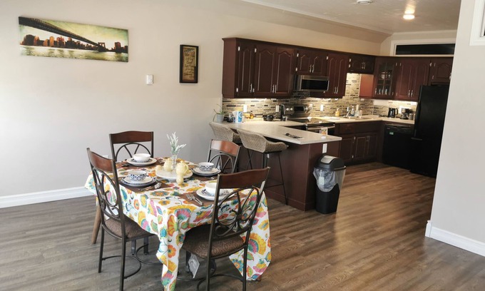 Yarmouth Apartment | Coastal Charm by the Bay: 4 Bedroom Apartment next to Yarmouth CAT Ferry