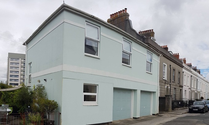 Barbican House | Coastal City Coach House on Plymouth's historic hoe