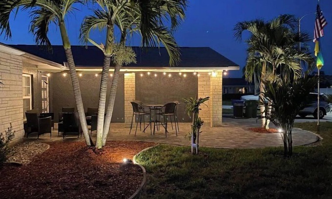 Bradenton House | Coastal Coconut Cove near Anna Maria Island