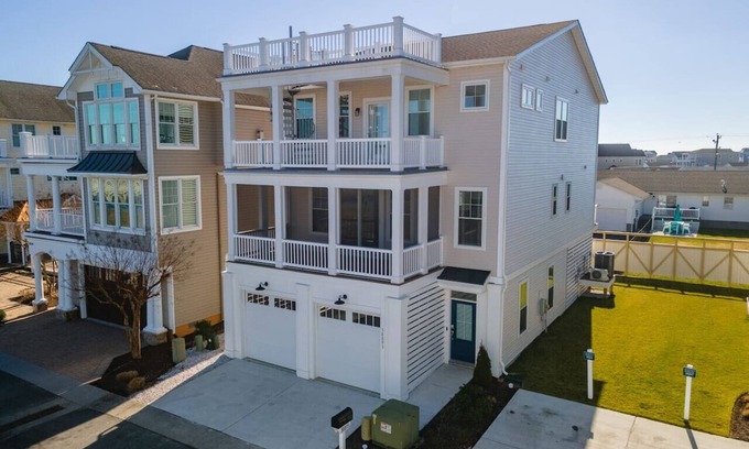 Selbyville House | Coastal Comfort: 4BR 3BH House Pool & Rooftop Deck