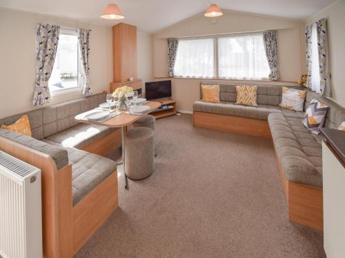 Tosside Apartment | Coastal Comfort
