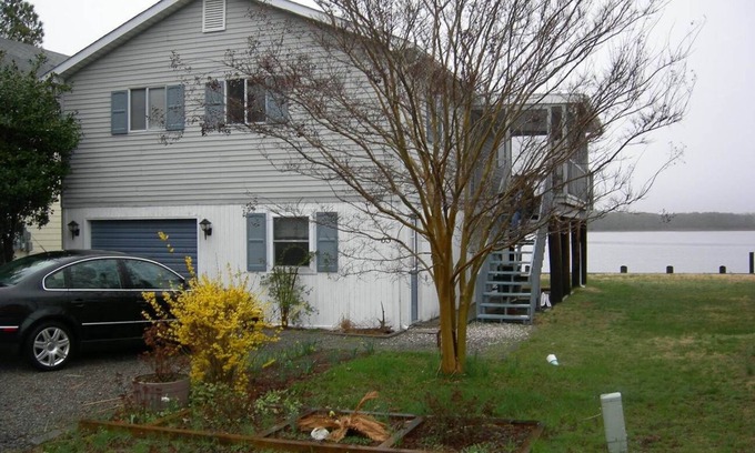 Ocean Pines Cottage | Coastal Cottage - Charm, Comfort and Spectacular Water Front near OC Beaches.