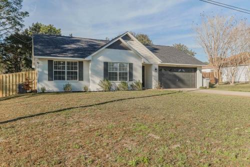Navarre House | Coastal Cottage - 3 Beds Kid friendly & 2miles to Beach
