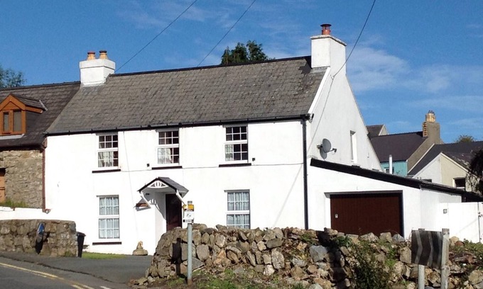 Goodwick Cottage | Coastal Cottage, 3BR,Wi-Fi, Parking, Enclosed Garden, Fishguard & Goodwick