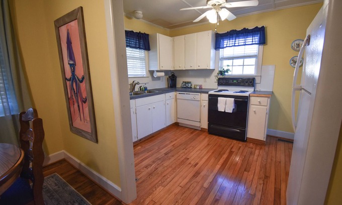 Georgetown House | Coastal Cottage, Close to CHS, Boaters Paradise