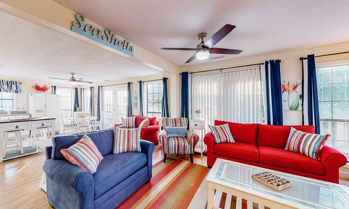 East End House | Coastal dog-friendly home with private heated spa and outdoor man-cave