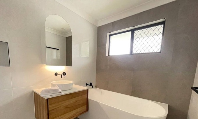 Golden Beach House | Coastal Family Home in Golden Beach - 2mins drive to Pumicestone Passage