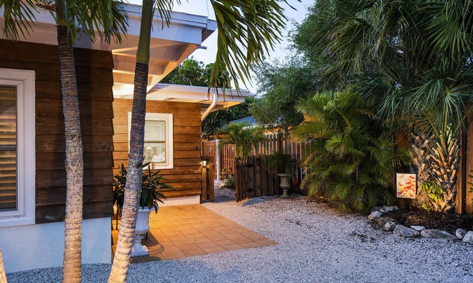 Sarasota Cottage | Coastal Gem!