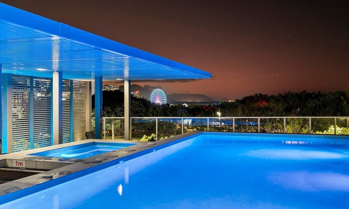 Cairns Central Business District Apartment | Coastal Harbour Lights -pool Gym Prime Location