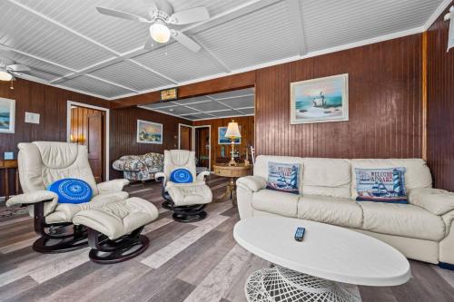 Surf City Apartment | Coastal Haven Cottage- Beach, Shopping, Fun