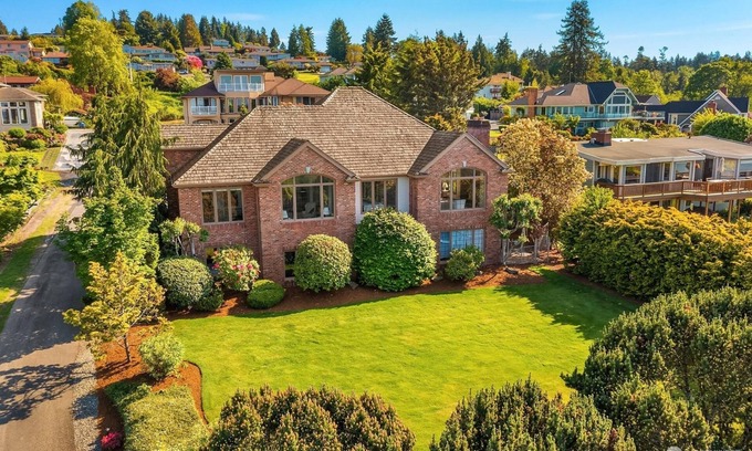 Federal Way House | Coastal Haven Seaside Serenity Retreat