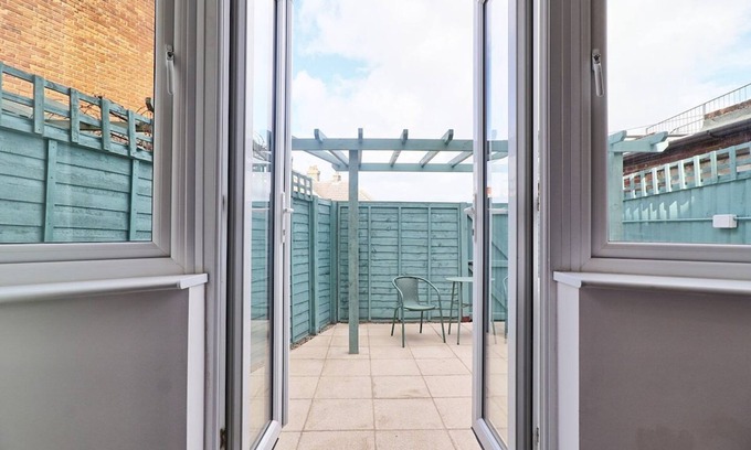 Walton on the Naze Apartment | Coastal Nest - Premium flat,3 Minutes to the Beach