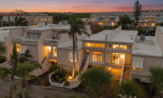 Holmes Beach Condo | Coastal Oasis, Lovely 3-bedroom condo with AC in Holmes Beach