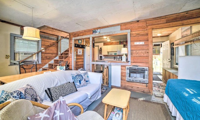 Salem House | Coastal Perry Cottage about 2 Mi to Boat Ramp!