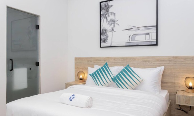 Jumeira 3 House | Coastal Retreat at Full Moon Villa Mavericks Suite