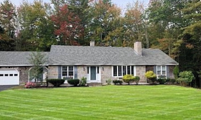 Kennebunk House | Coastal Retreat-Indoor Saltwater Pool, Hot Tub & Sauna 1 mile from Mothers Beach
