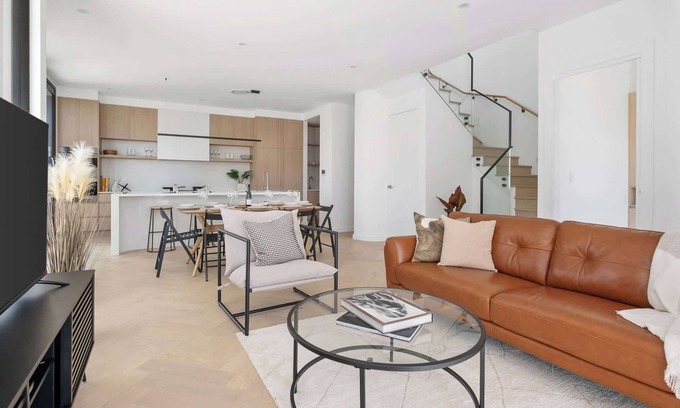 Burraneer House | Coastal Retreat with Private Parking