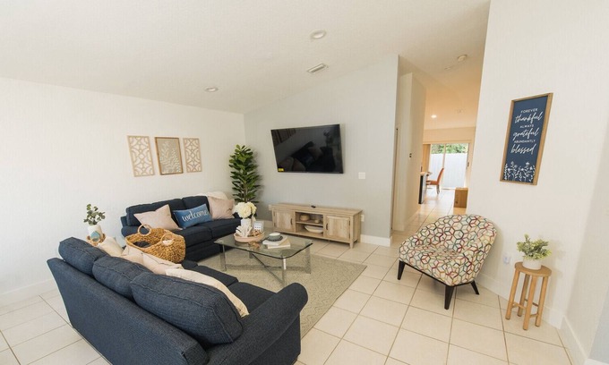 The Hammocks House | Coastal Theme | Entire house in family friendly area.