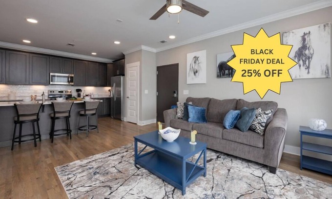 The Nations House | Cobalt Mustang - 2 Bedroom Condo - 2 Mins To TSU