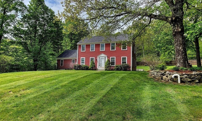 Dublin House | Cobb Meadow House - Cozy 5 Bedroom New England home in The Monadnock Region