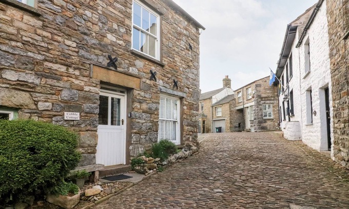 Dent Cottage | COBBLE COTTAGE, pet friendly, character holiday cottage in Dent
