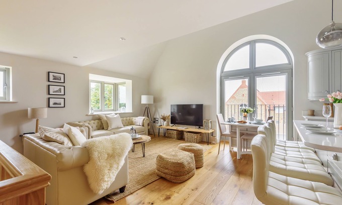 Docking Cottage | Cobblestone Cottage - sleeps 4 guests in 2 bedrooms