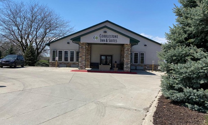 Denison Hotel | Cobblestone Inn & Suites - Denison | Majestic Hills