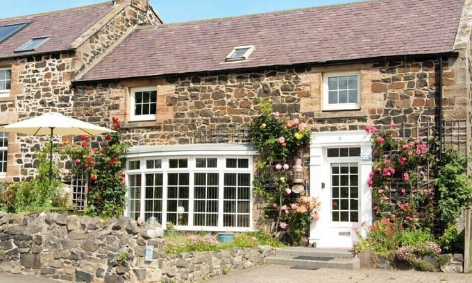 Craster Cottage | COBLE COTTAGE, family friendly, character holiday cottage in Craster